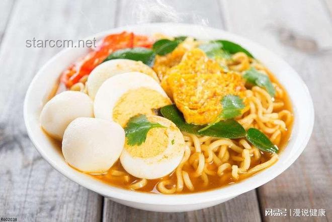 现在的食品科技发达，腐乳与方便面调料谁更胜一筹在“鲜”味比拼？